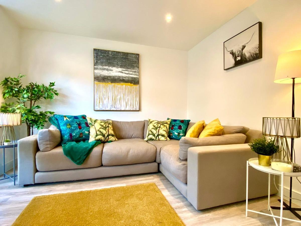 Brand New 2022 Beautiful & Stylish 2 Bedroom Apartment! - 5 Minute Walk To The Best Beach! - Great Location - Free Parking - Fast Wifi - Smart Tv - Sleeps Up To 4! Close To Bournemouth & Poole Town Centre & Sandbanks Zewnętrze zdjęcie