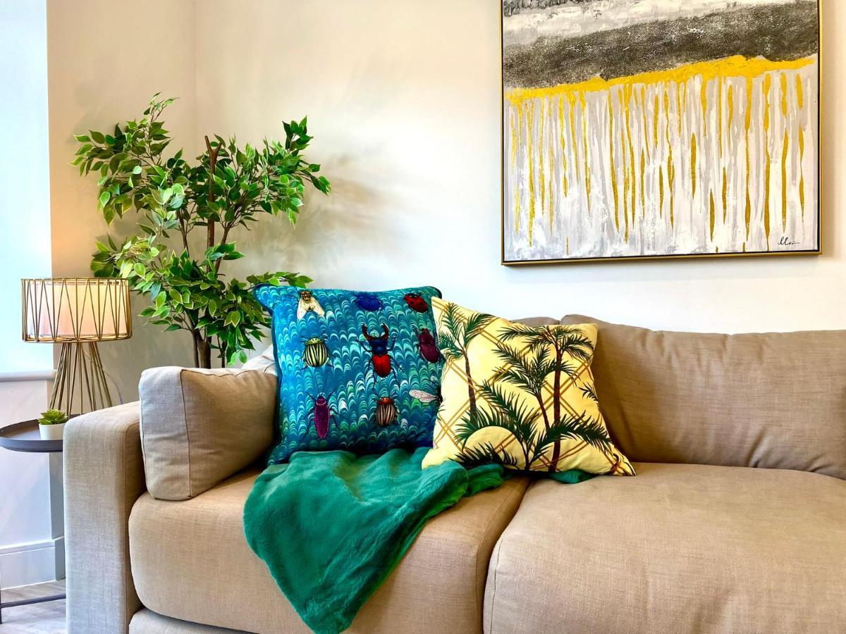 Brand New 2022 Beautiful & Stylish 2 Bedroom Apartment! - 5 Minute Walk To The Best Beach! - Great Location - Free Parking - Fast Wifi - Smart Tv - Sleeps Up To 4! Close To Bournemouth & Poole Town Centre & Sandbanks Zewnętrze zdjęcie